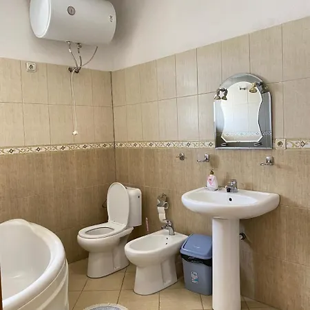 Roelka Guest house *